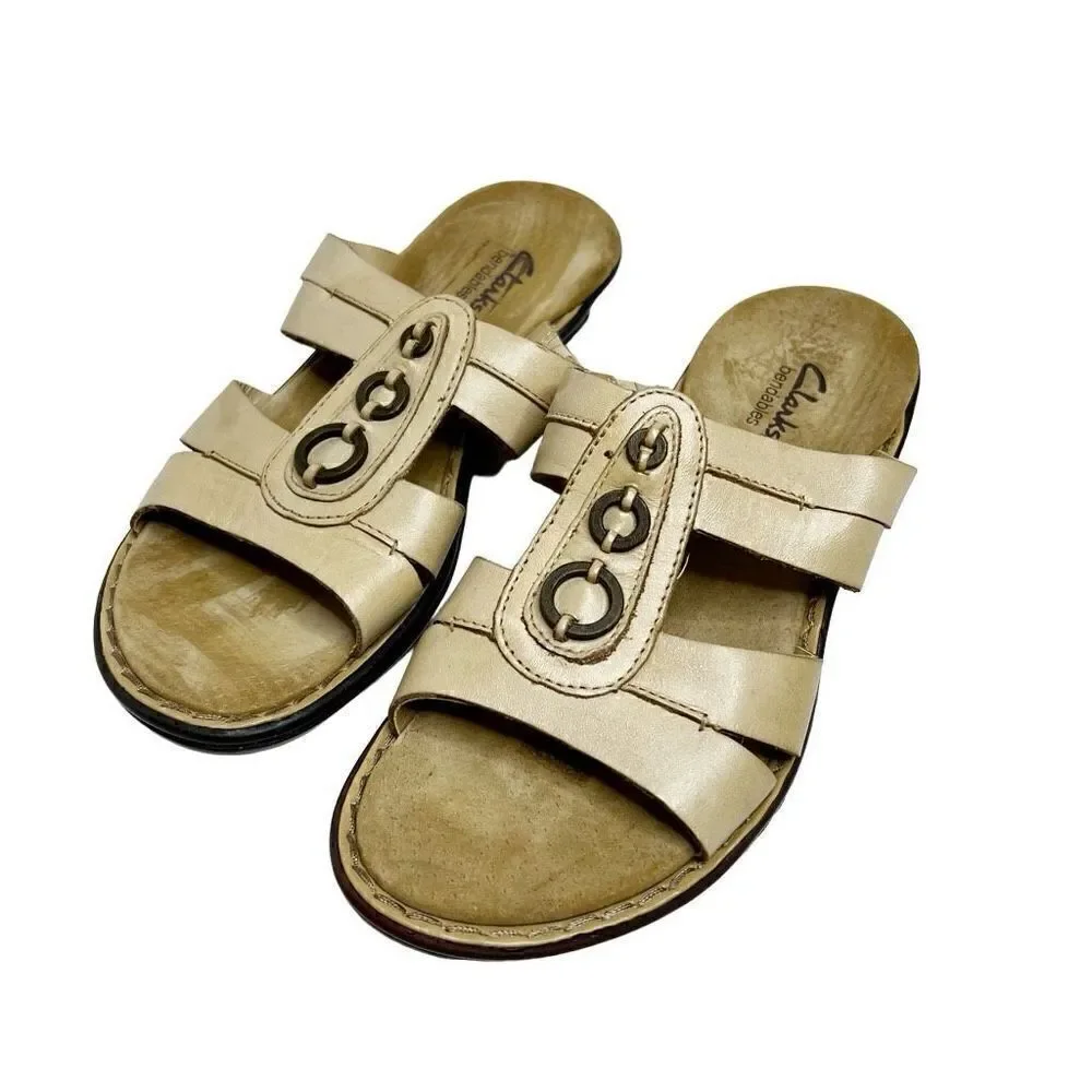 Clark’s bendable nude beige ina cherish leather sandals size 6